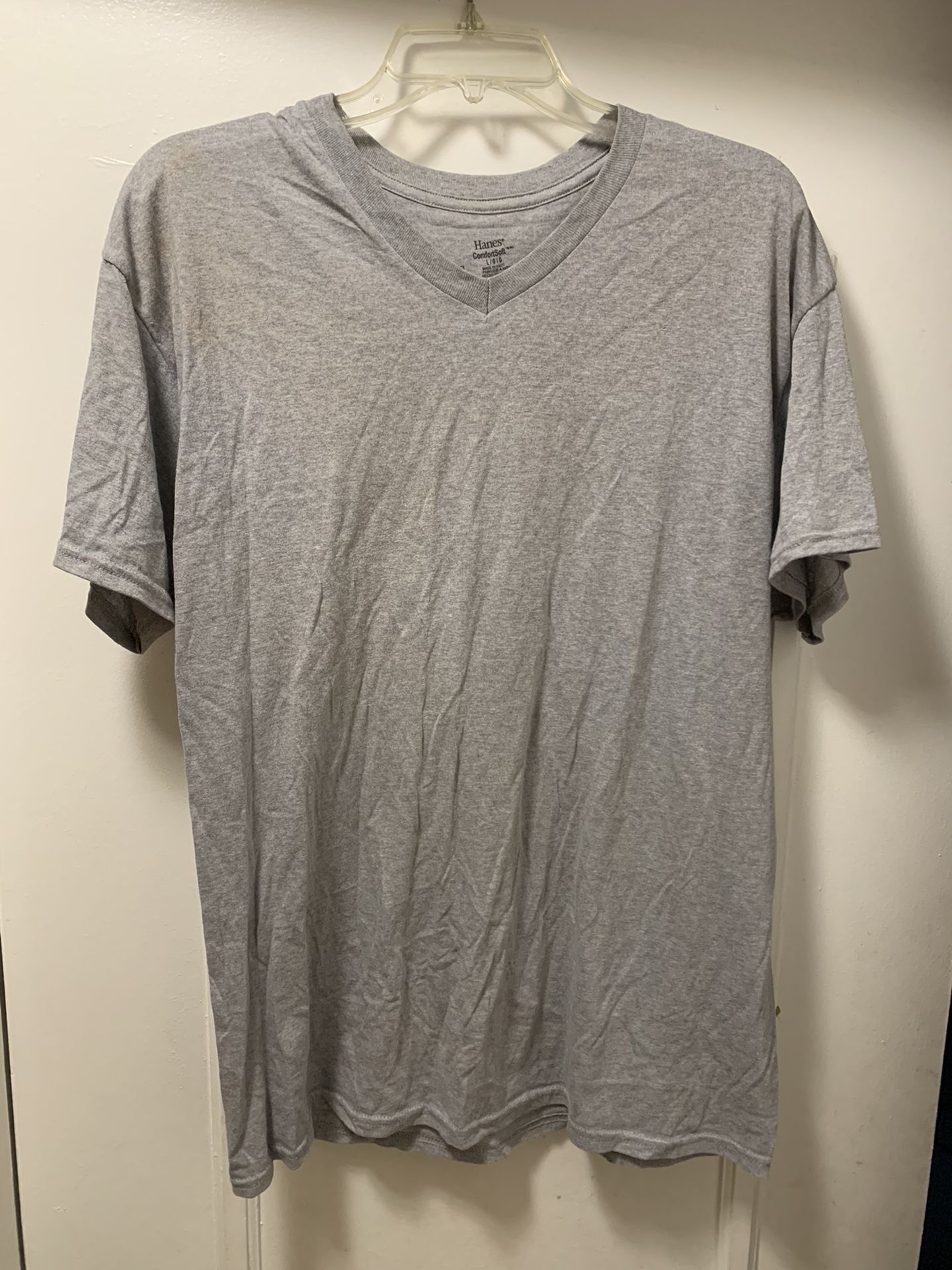 2 Men's Tee- shirts And 2 Sweatshirts All 4 For $10