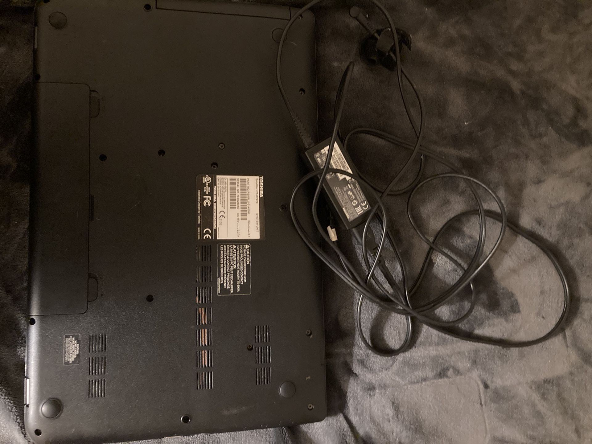 Toshiba Satellite 75-B laptop