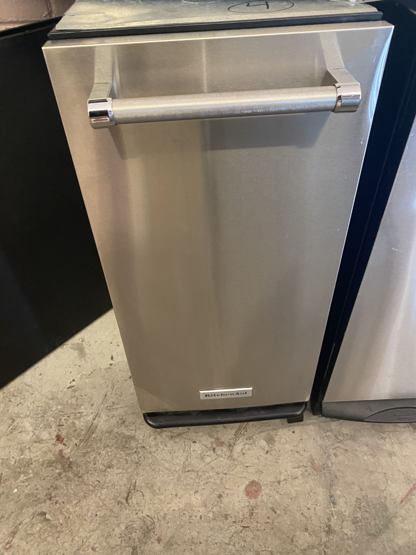KITCHEN AID TRASH COMPACTOR for Sale in West Covina, CA OfferUp