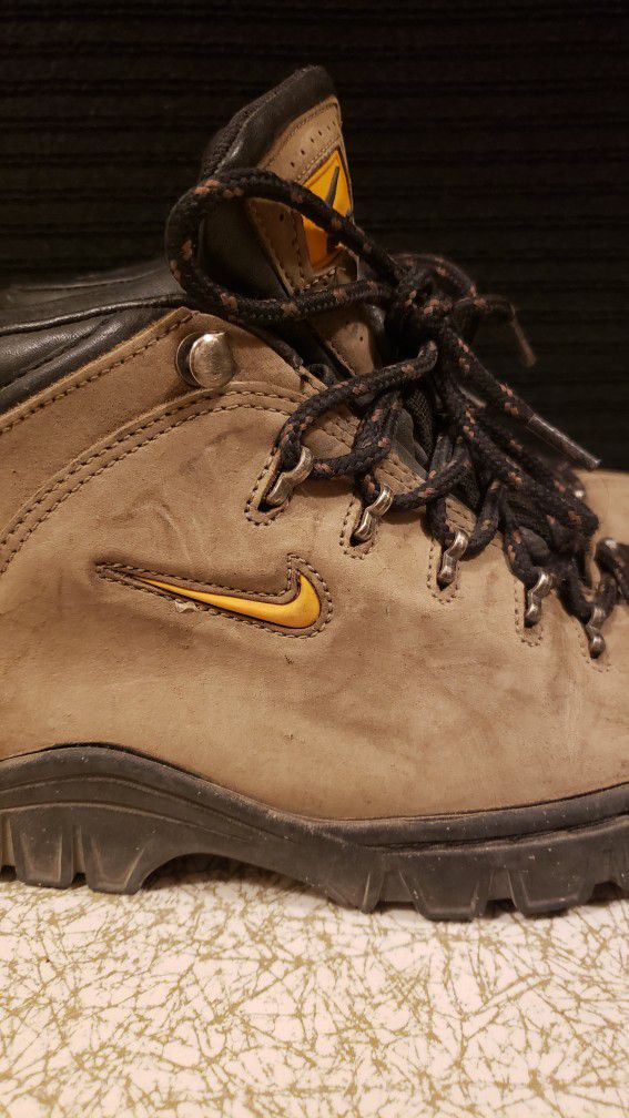 Vintage Nike ACG Brown Leather Hiking Boot