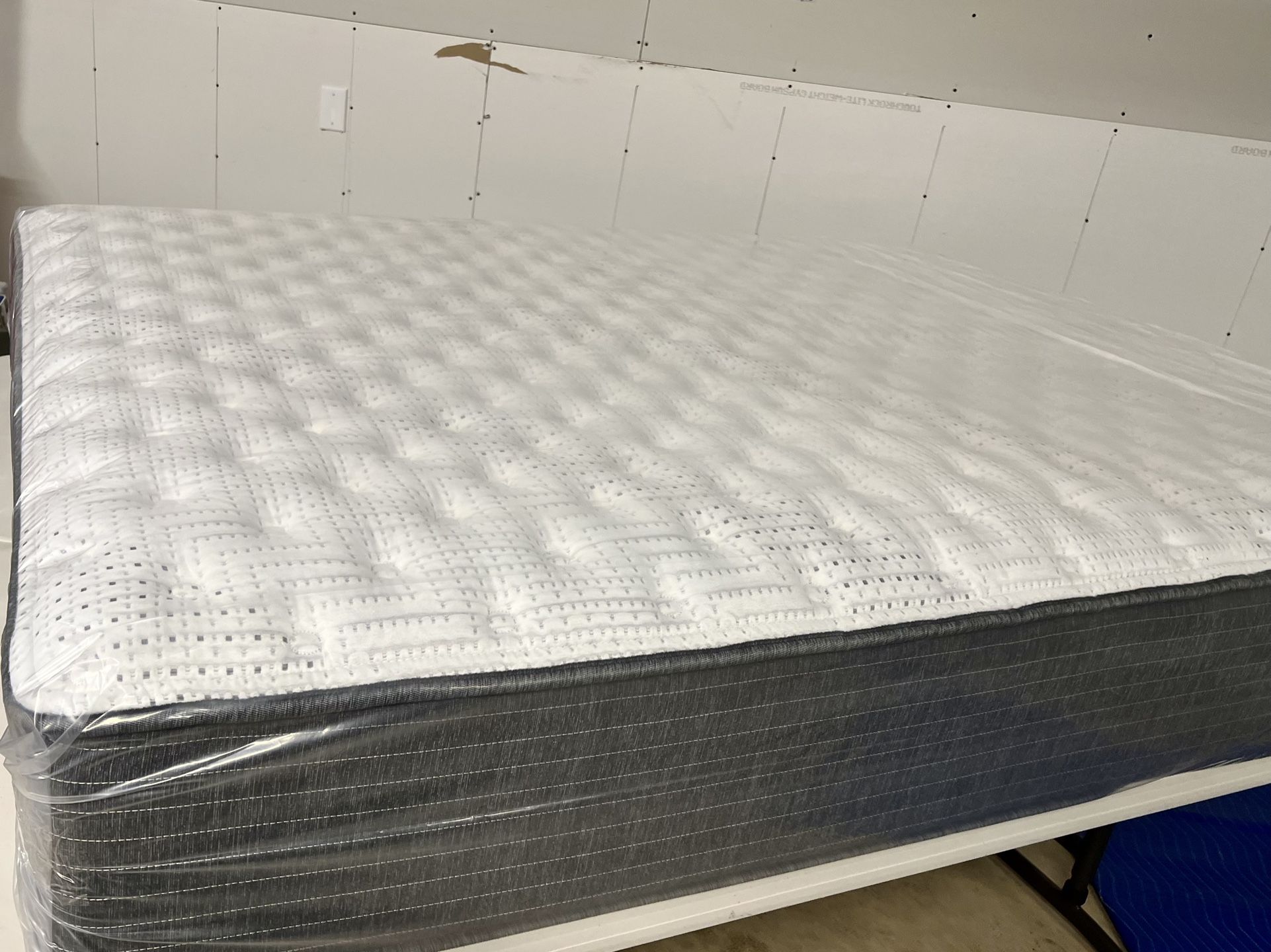 QUEEN BEAUTYREST FIRM PRESSURE - SMART ( Mattress Only) Delivery ...