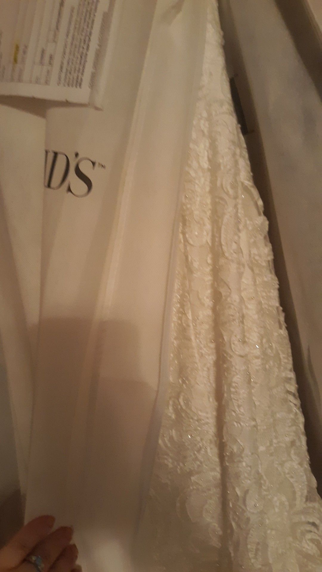 Size 8p wedding dress nwt never been worn