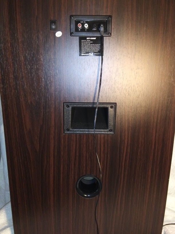 ART+SOUND AR3004 Bluetooth Wireless Jukebox with Vertical Record Player and Retro Light Show!
Details
Styled like a retro jukebox, this record player