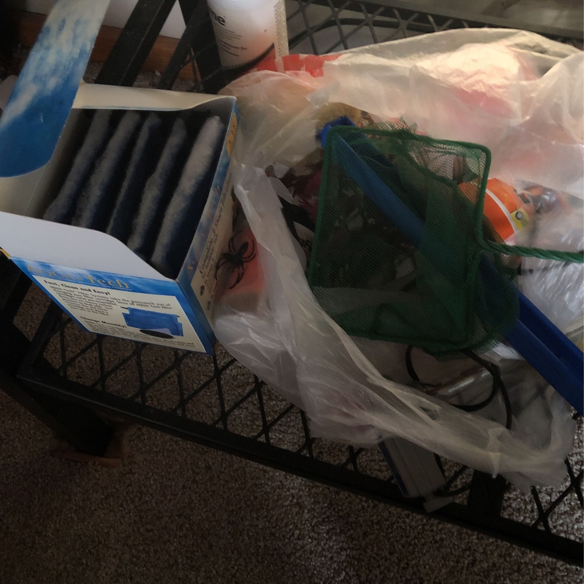 10 Gallon Fish Tank Whit Stand And 1 Fish Cichlid,With 5 Brand New Filter Whit Decorations .