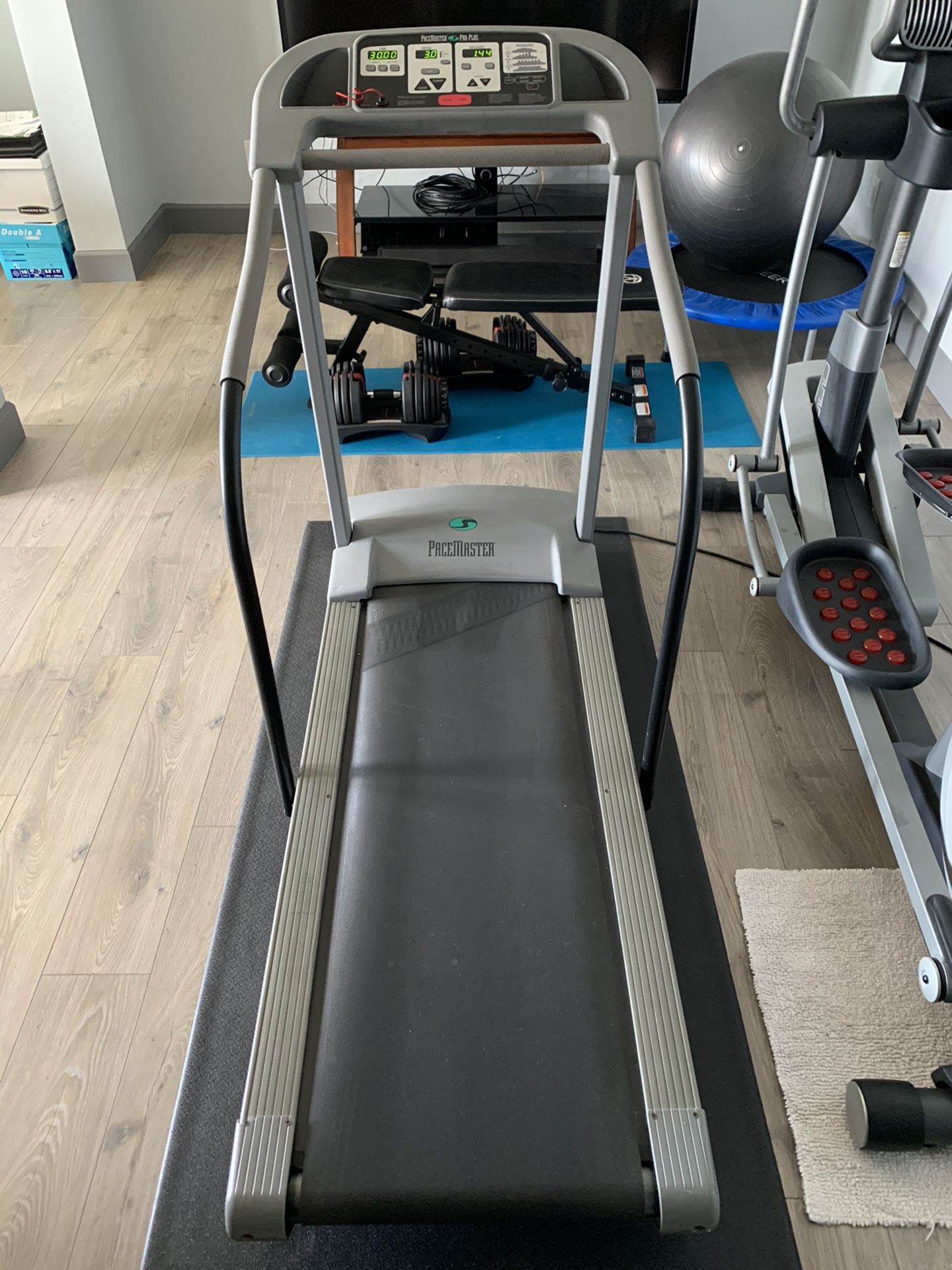 PaceMaster ProPlus Treadmill for Sale in Camas, WA OfferUp
