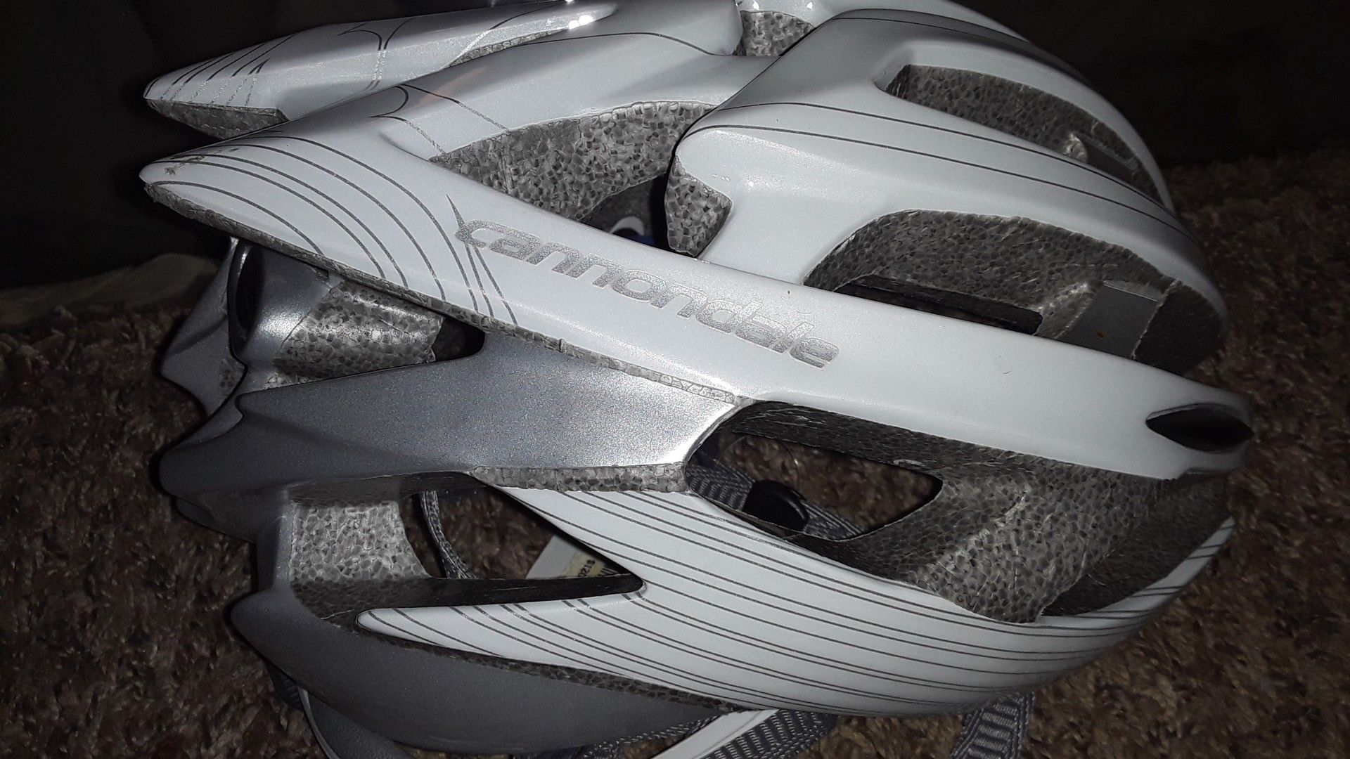 UNISEX L/XL CANNONDALE TERAMO BIKE HELMET