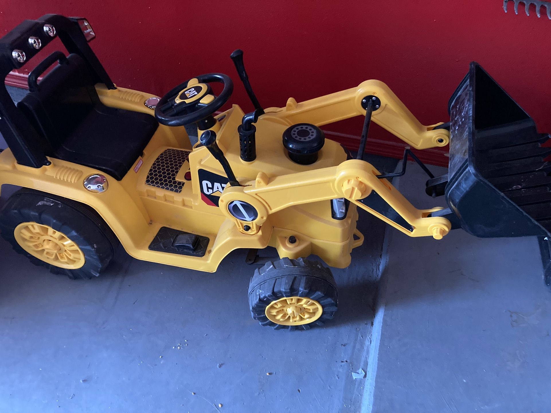 CAT Tractor Bull Dozer, Digger, Ride-On Toy Like New