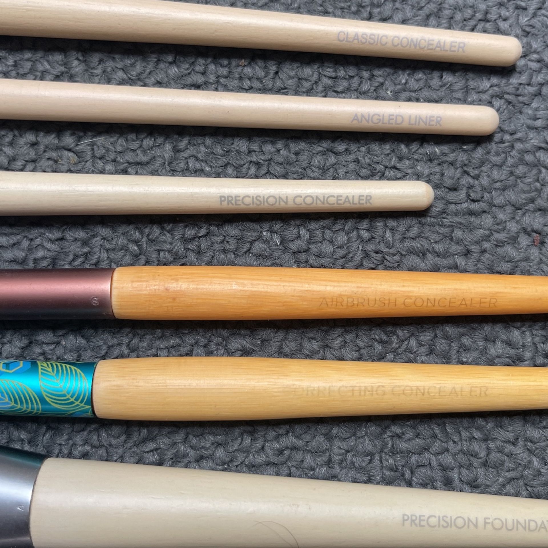 Lot Of Ecotools (and tigi) Makeup Brushed