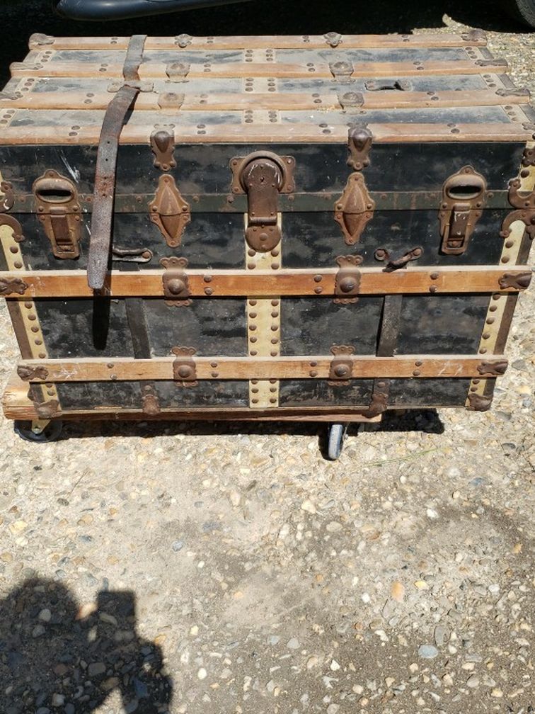 Antique Trunk Large 34x22x19