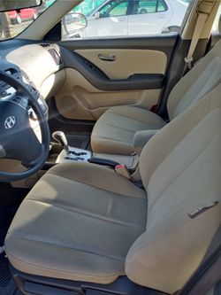 2010 Hyundai Elantra Thumbnail