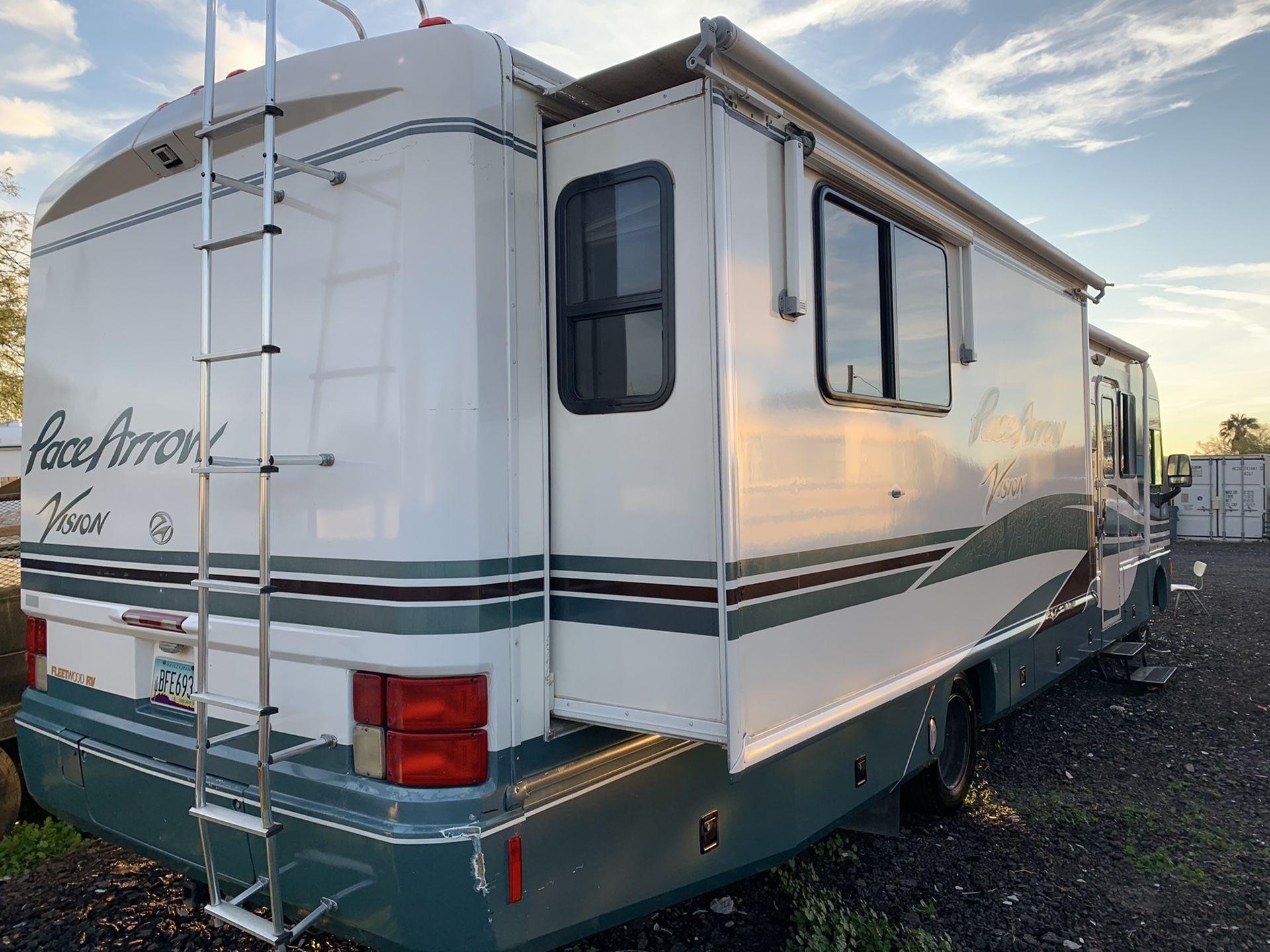 2001 PACE ARROW VISION 34FT CLASS A MOTOTRHOME WITH 2 BIG SLIDE OUTS ...