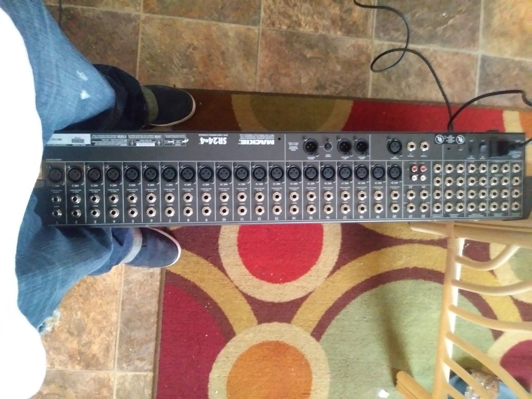 Mackie SR 24.4 VLZ MIXER