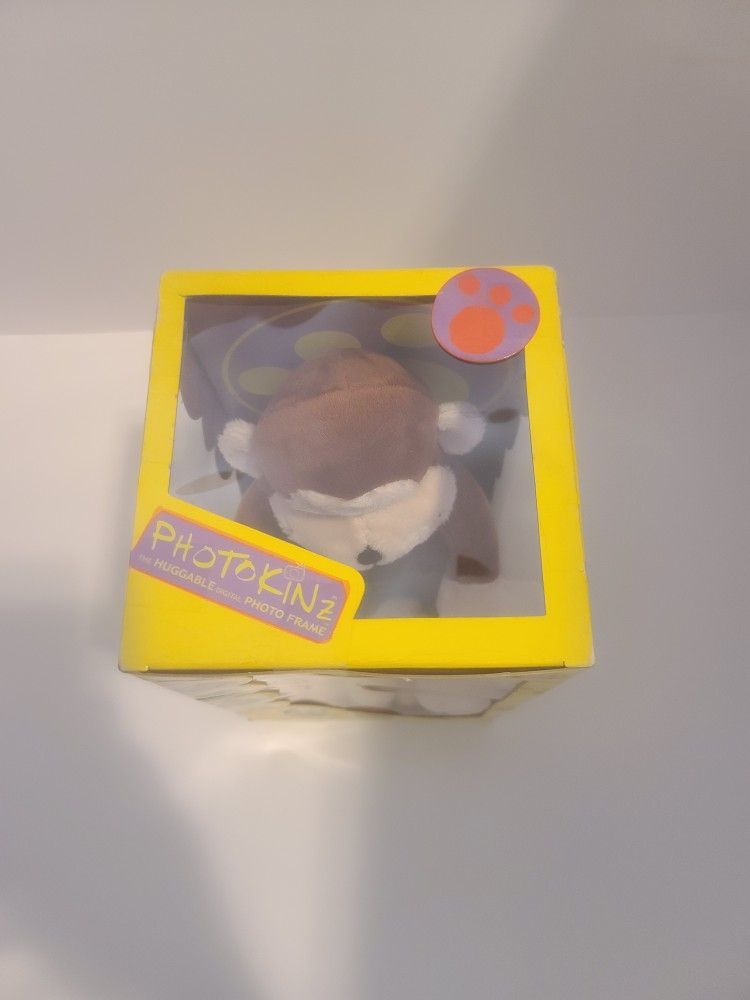 MONKEY Photokinz Huggable Digital Photo Frame Fun Loving Companion it do not come with the cable to connect to the PC