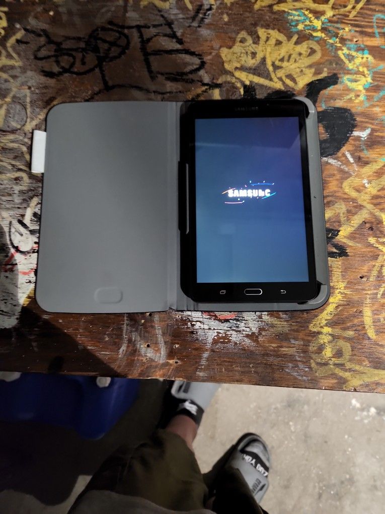 Samsung Galaxy 8' Tablet ~ Model SM-T280 ~ 8gb