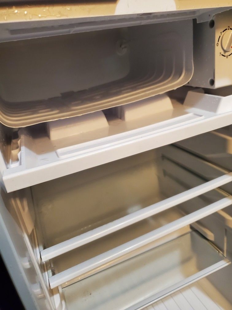MAGIC CHEF MINI FRIDGE