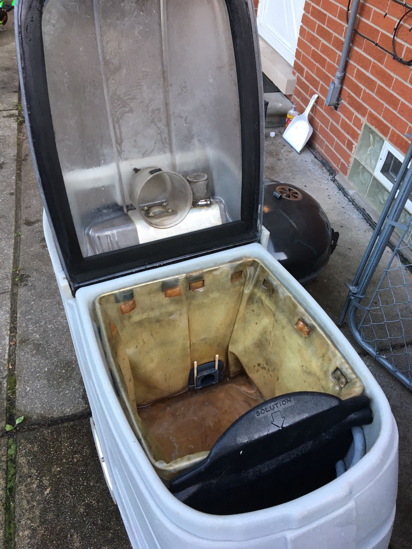 Commercial carpet extractor