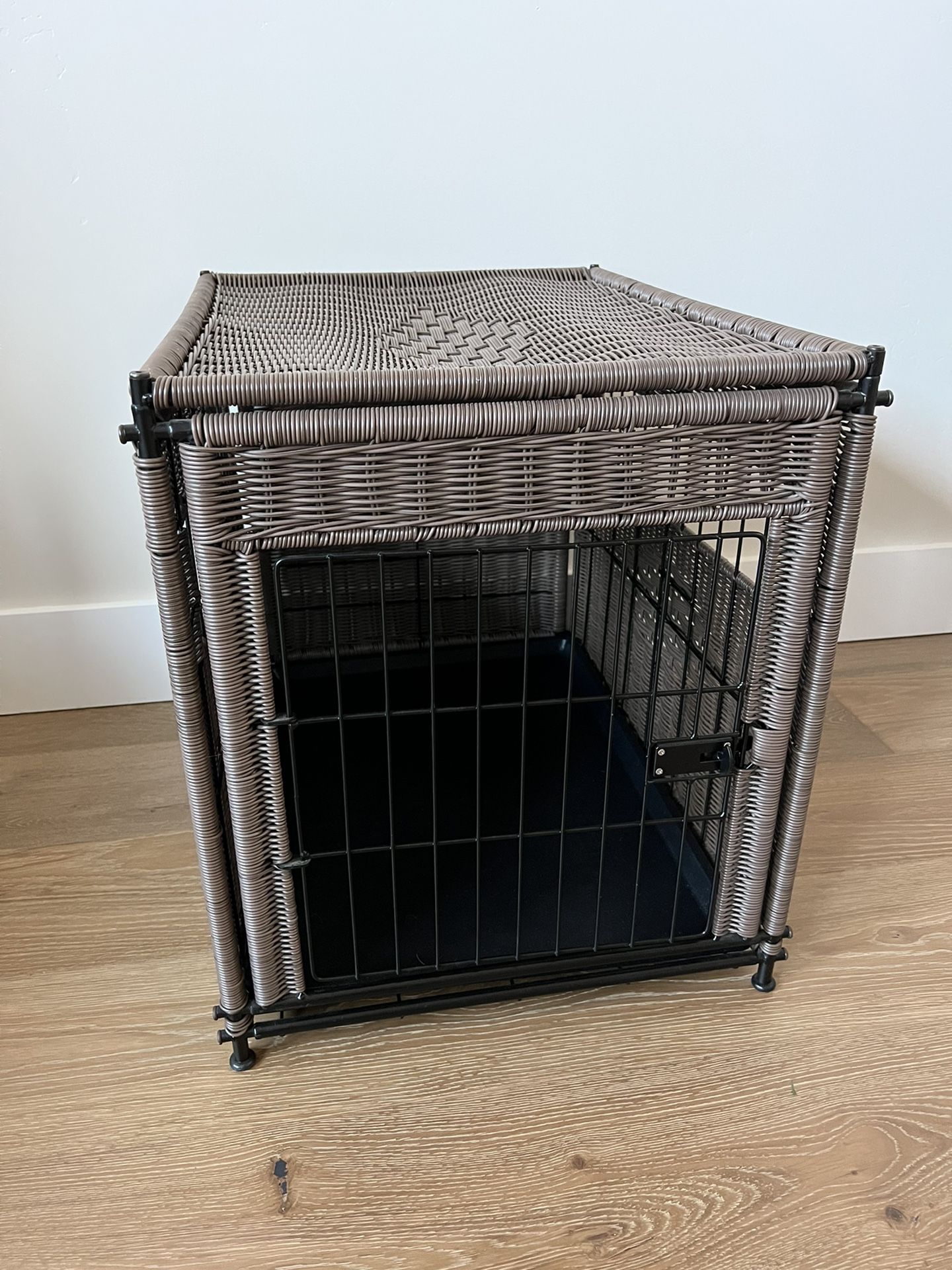 BRAND NEW luxury dog crate
