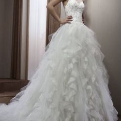 Beautiful Wedding Dress Thumbnail