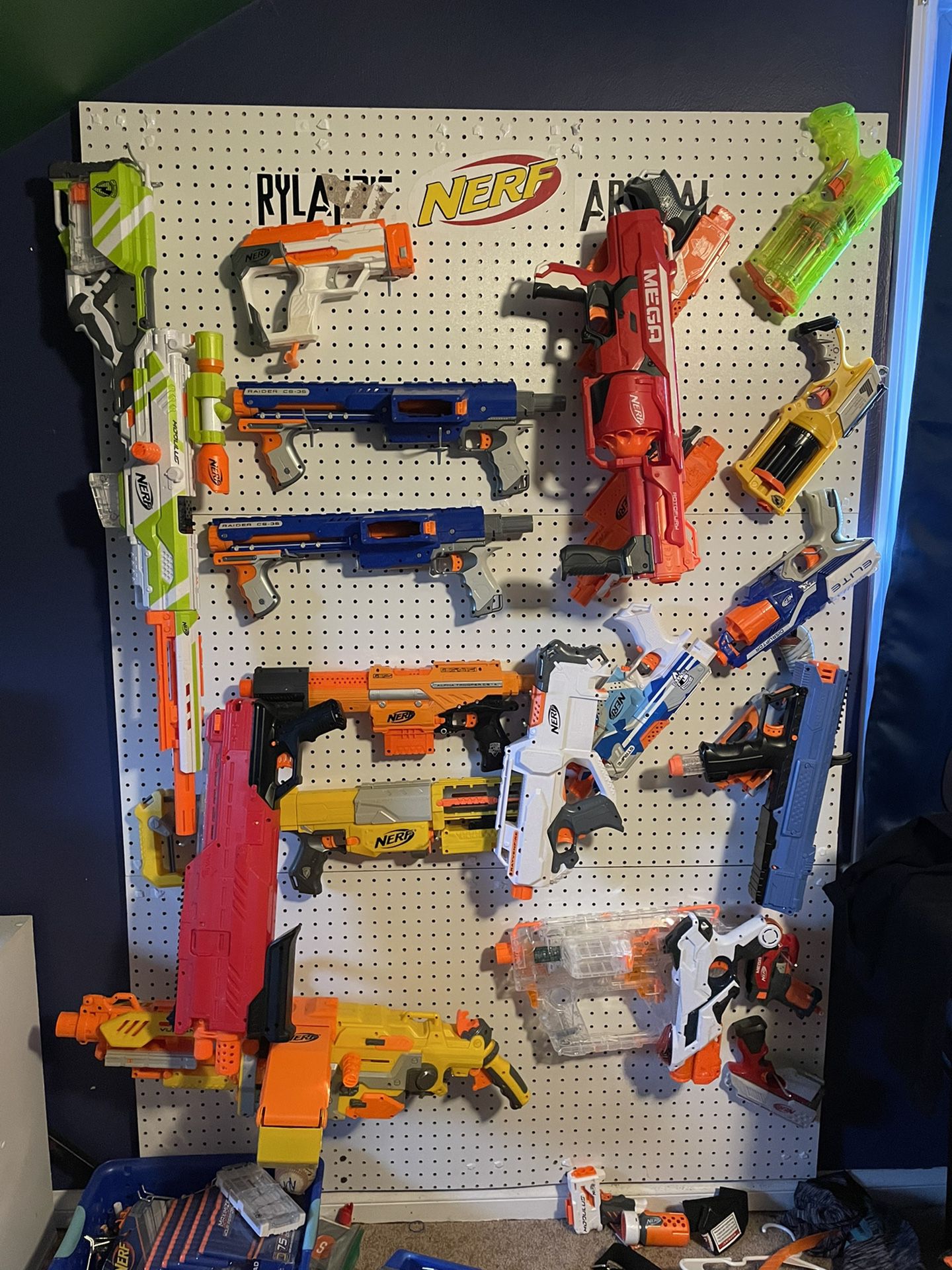 25+Nerf Guns- Includes wall mount & Inflatable  Obstacles
