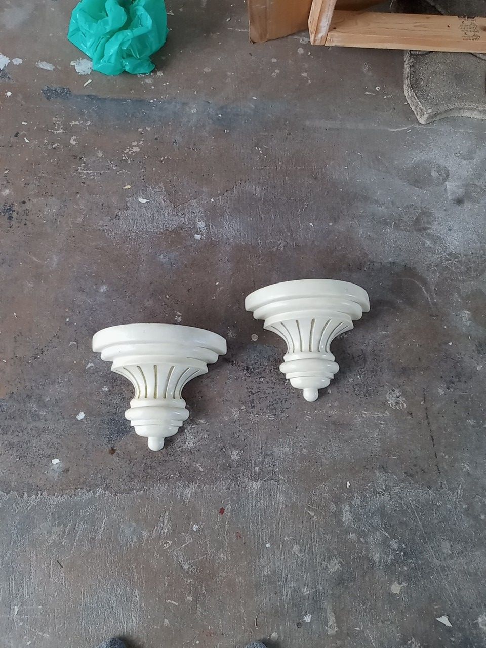 Floating column shelves