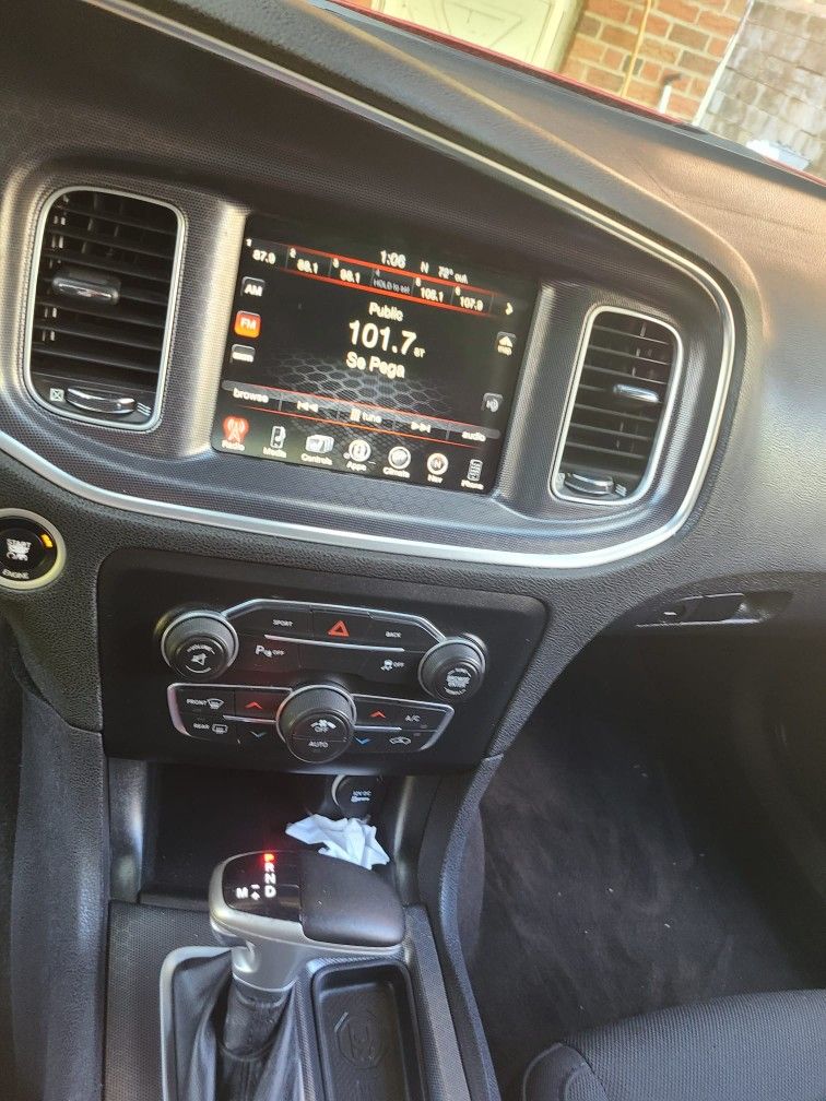 2015 Doge Charger Sxt Awd Whit 70,miles It Is A Reconstructed Title If Any ? Tex Me