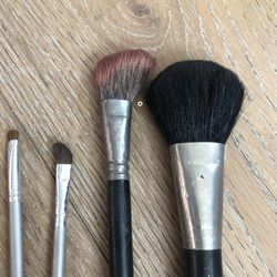 Makeup Brushes  Thumbnail