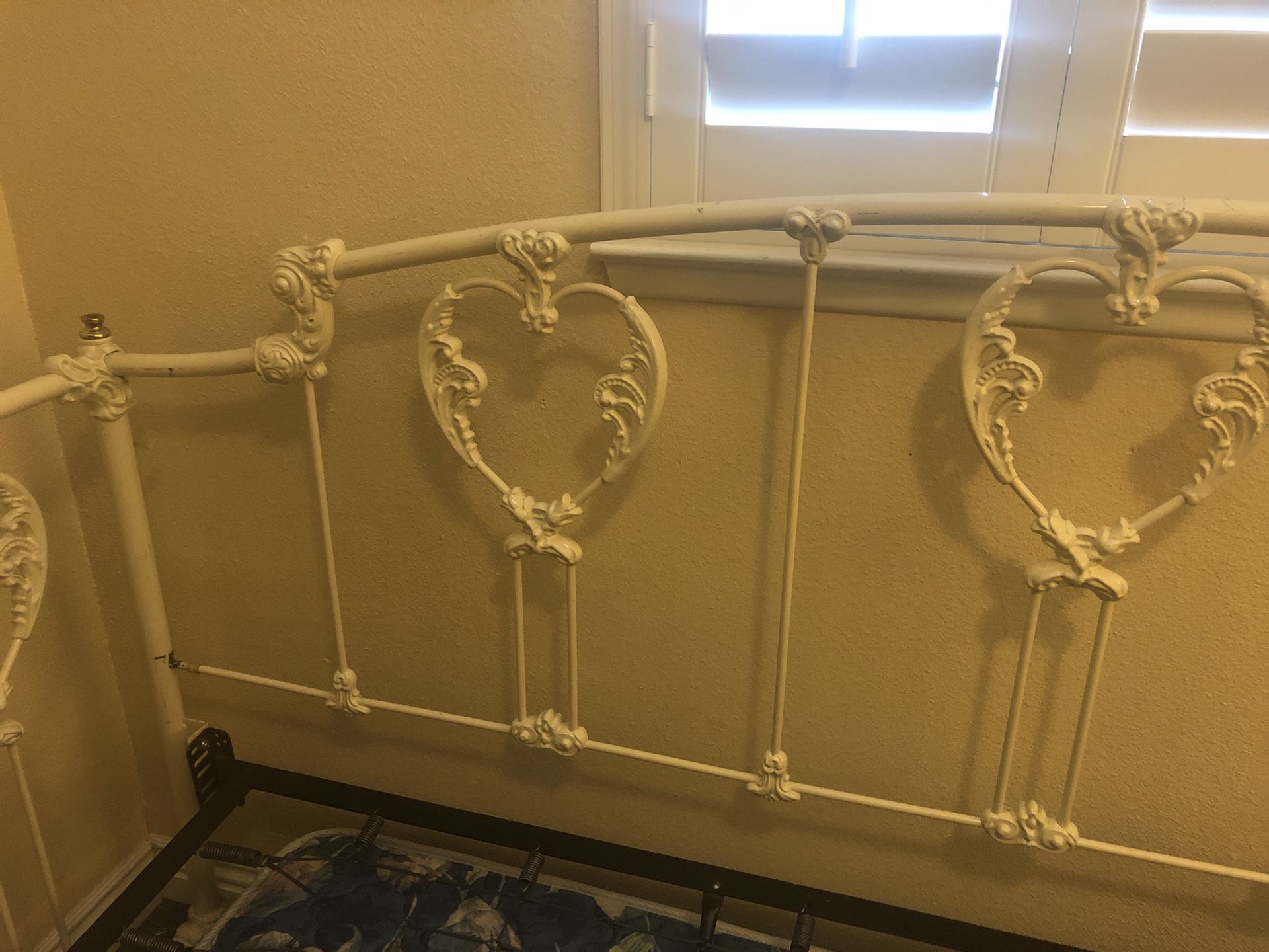 Wrought Iron Daybed Elliott's Designs w/trundle and twin mattresses for  Sale in Artesia, CA - OfferUp