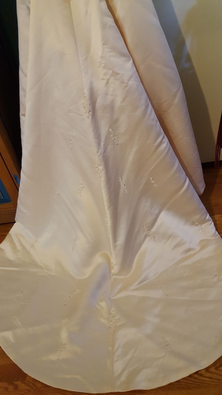 New Gorgeous Alfred Angelo Wedding Gown 16W