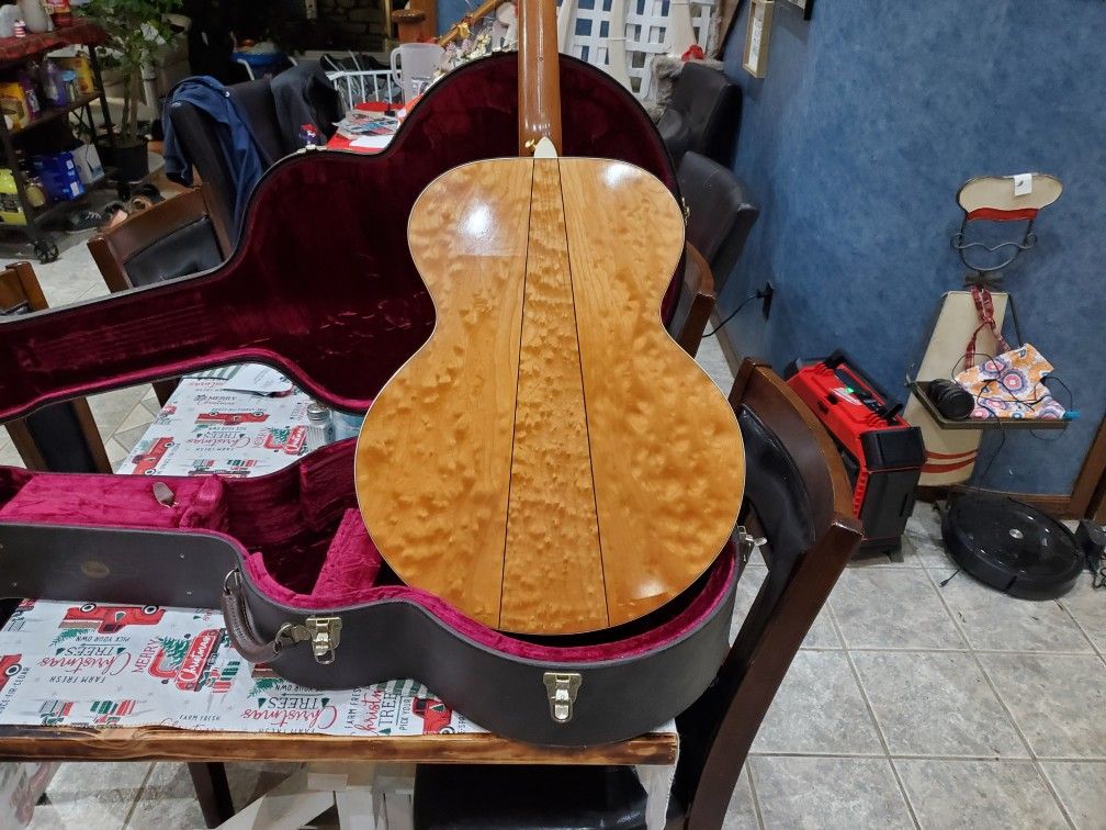 615 Jumbo Taylor. 1997 Excellent Playing And Excellent Looking Guitar. I Bought A New 814 So I Don't Need This One Anymore