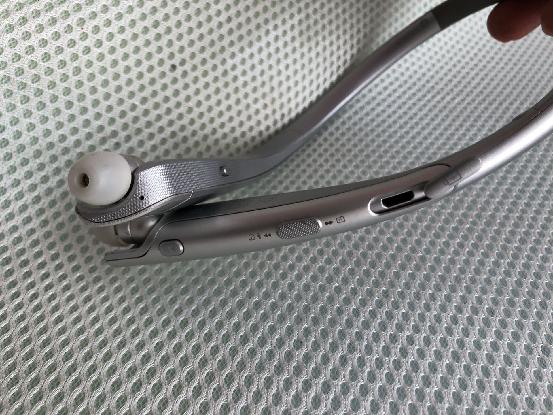 Lg 1100 Bluetooth headset
