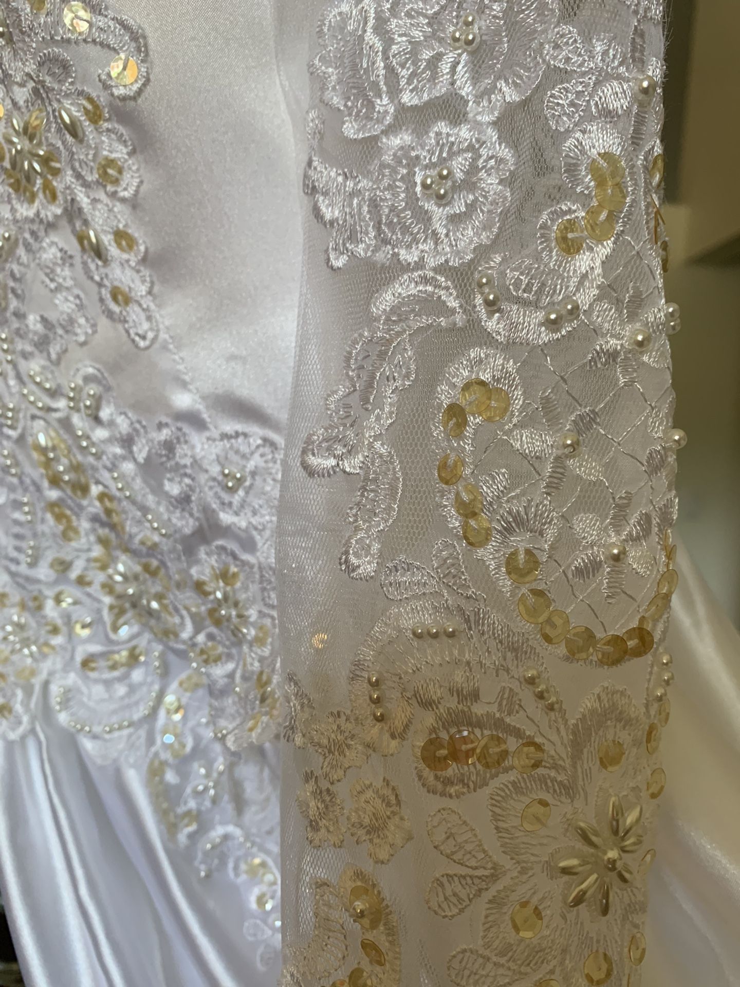 Wedding Dress. Exquisite detailed beading, Lace, Embroidering.