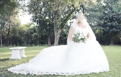 Ivory Lace Wedding Dress. Size 14 Thumbnail