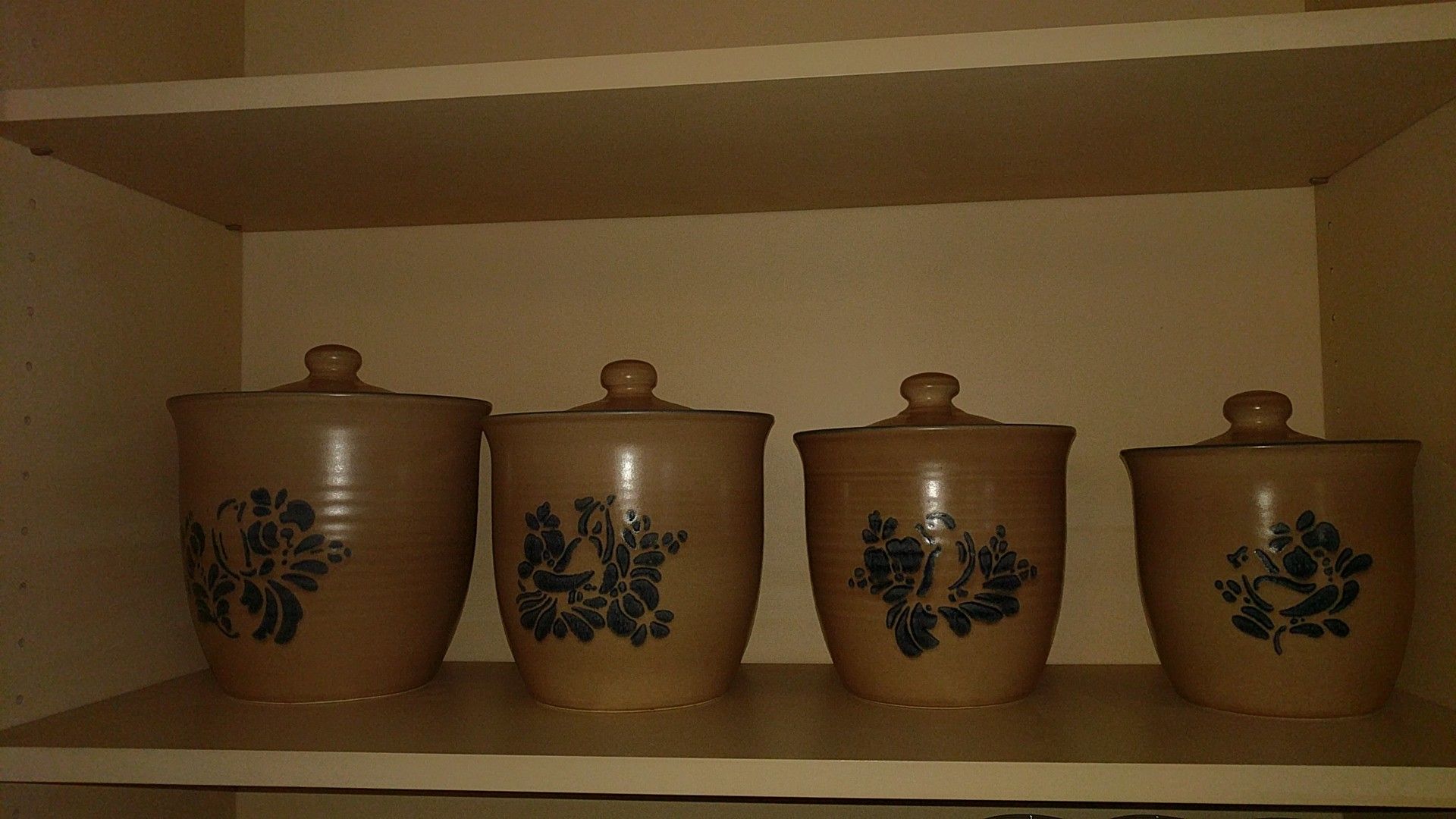 Pfaltzgraff Folk Art collection