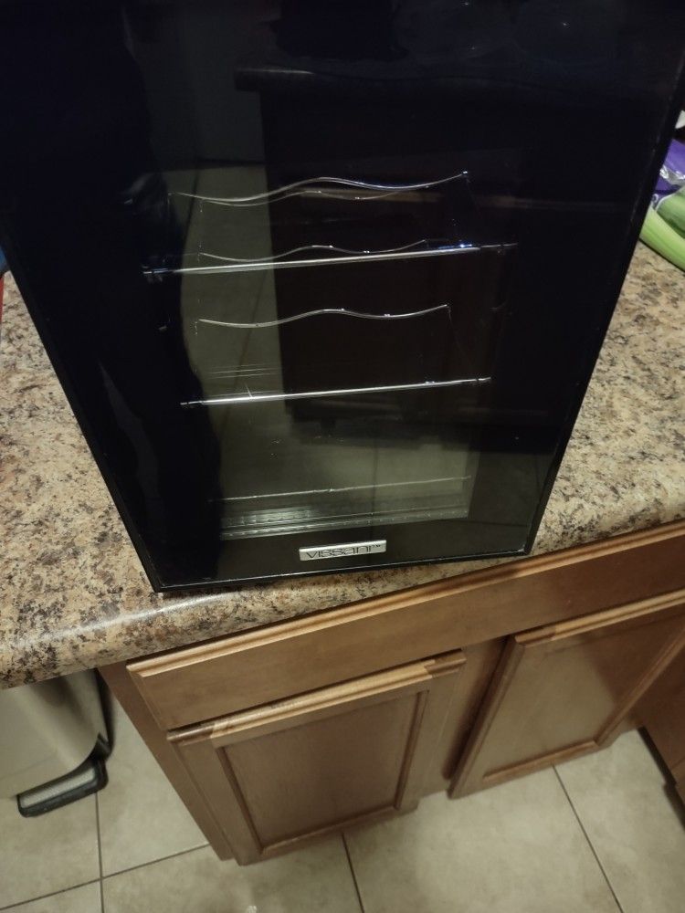 Vissani 6Bottle Wine Cooler for Sale in Eleven Mile, AZ OfferUp