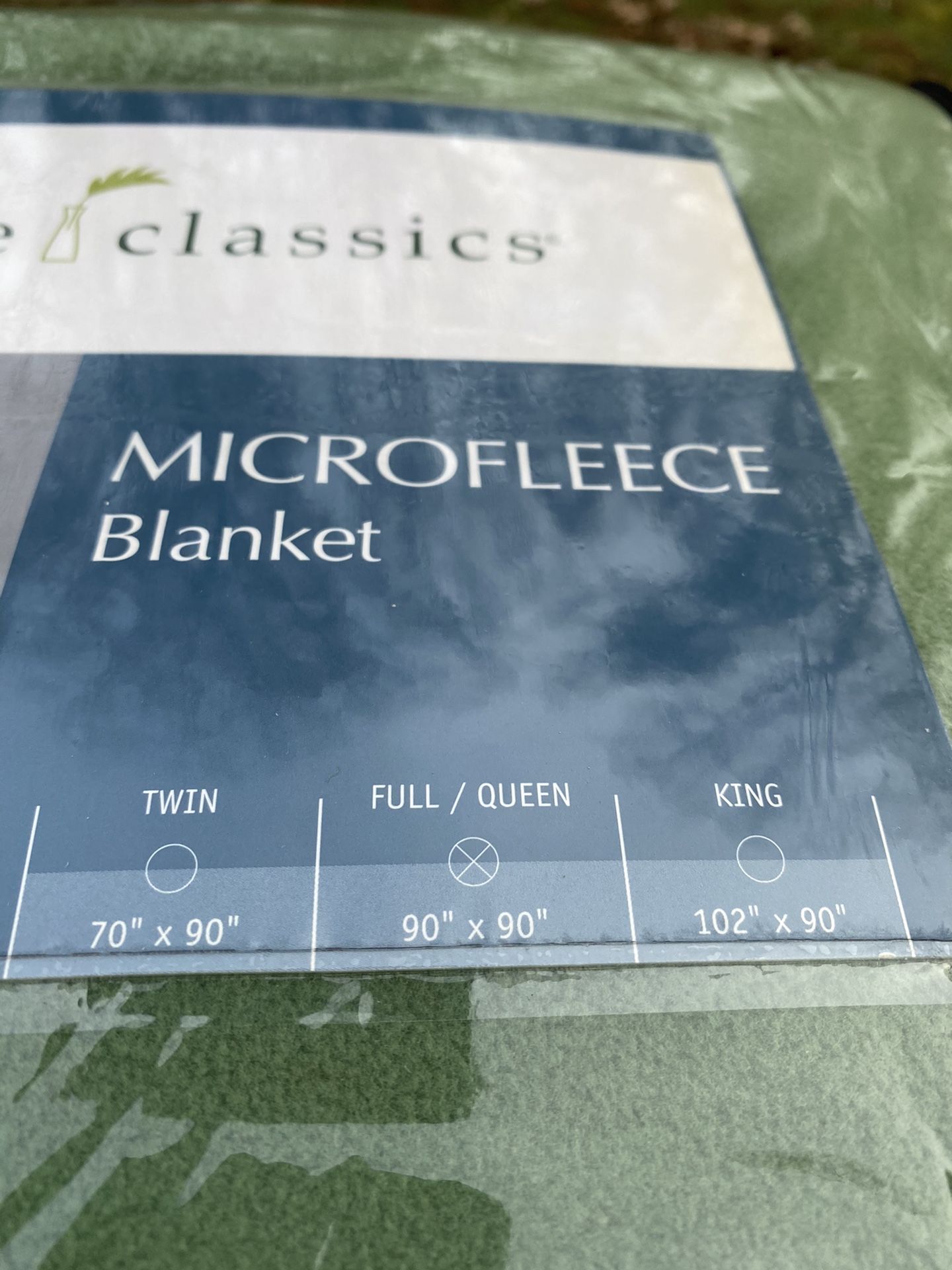 NEW Beautiful Soft Full/Queen Lime Green Microfleece Blanket