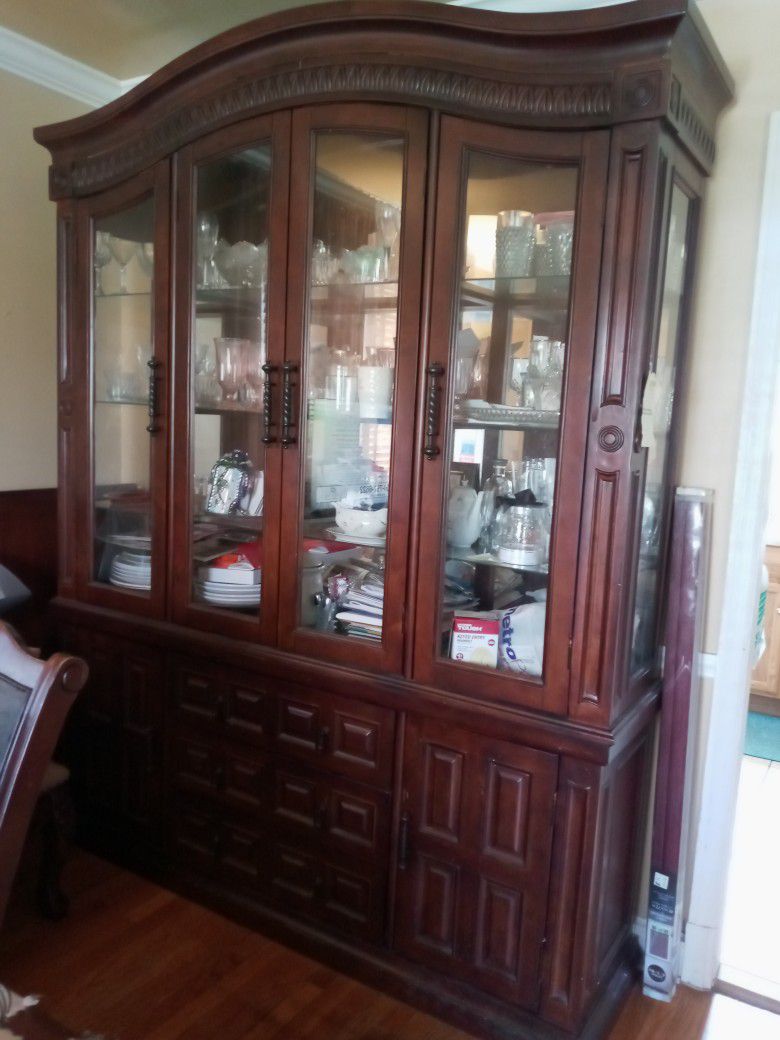 2 Pcs China Cabinet In Good Condition Ready For Pick Up.
