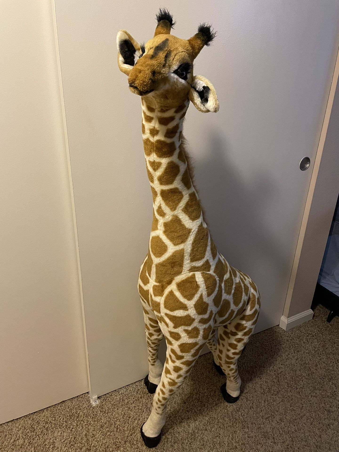 New Excellent Condition Almost 5 Ft Giraffe