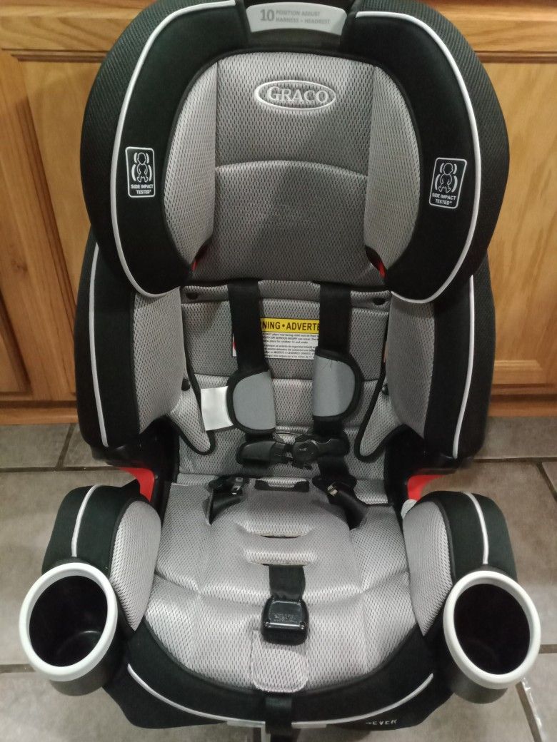 Graco 4Ever 4-in-1 Extend2Fit Convertible Car Seat Gotham Gray