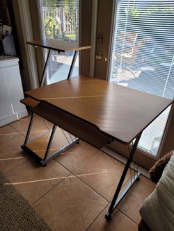 DESK, SMALL SIZE, BARELY USED Thumbnail