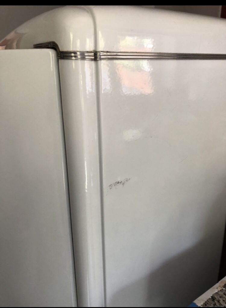 GM FRIGIDAIRE COLD WALL 6-39 Porcelain ICE BOX - Needs NEW POWER CORD. Dogtown 63139 Asking $300