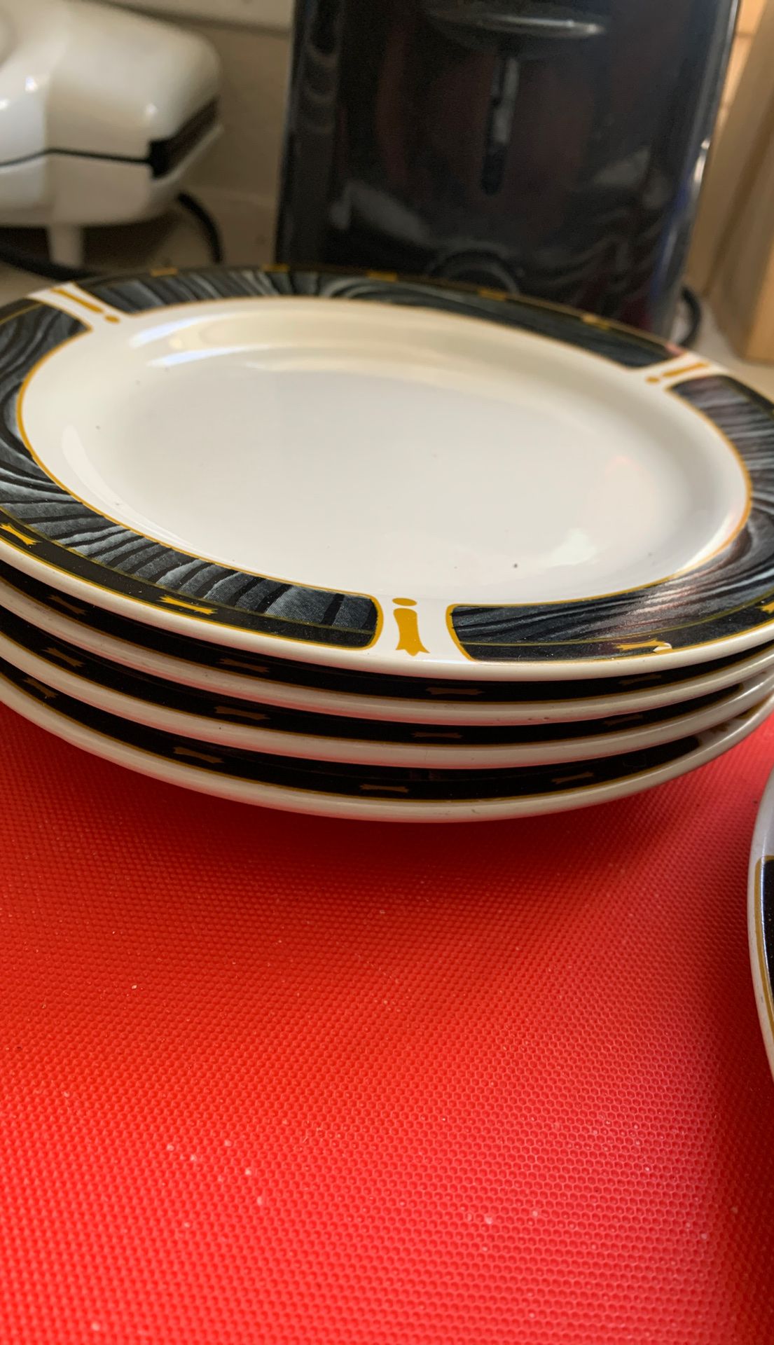 Two coffee cups two small bowls for medium bowls three large bowls three small plates four medium plates and four large plates
