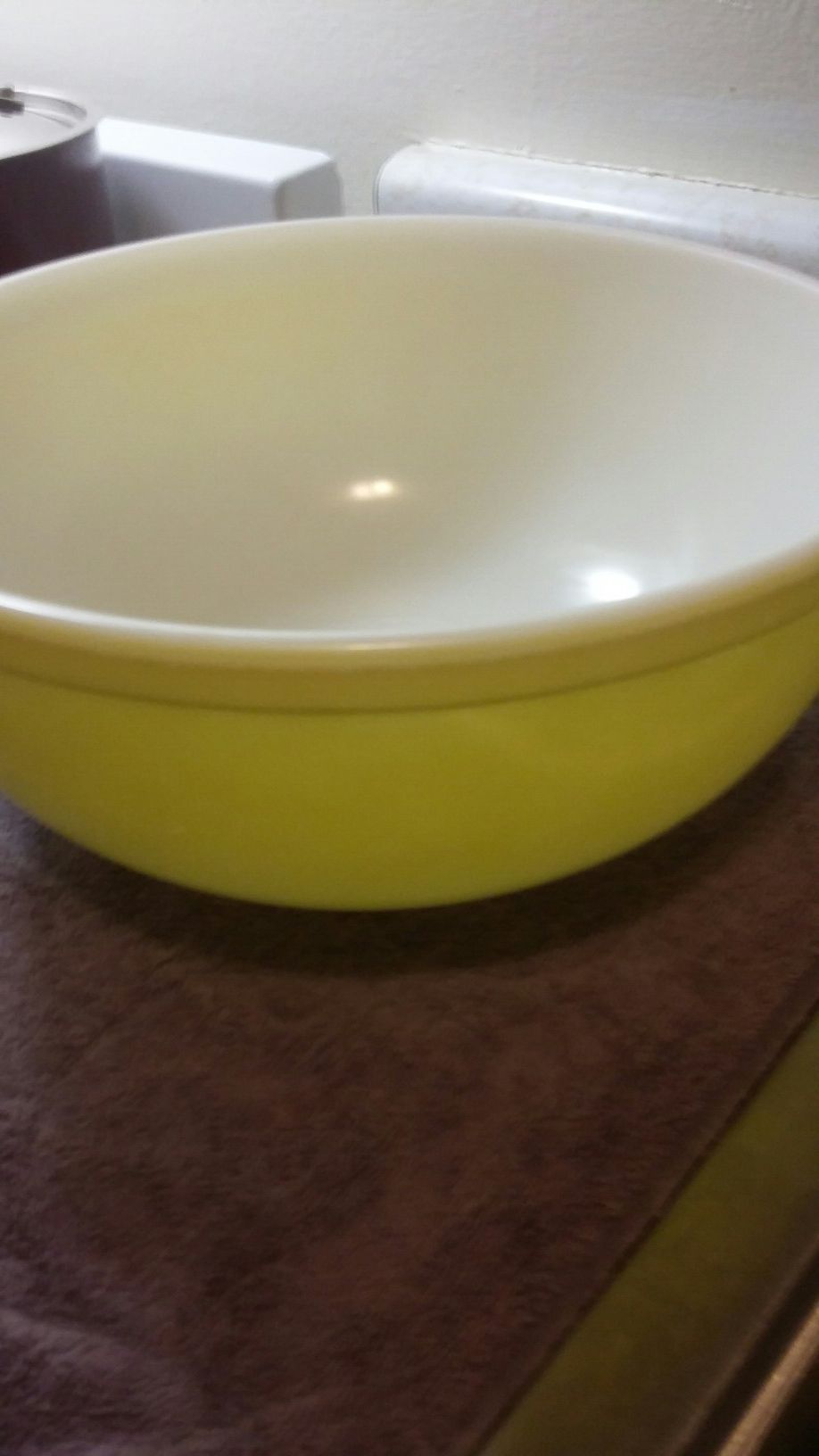 Pyrex Large yellow mixing bowl