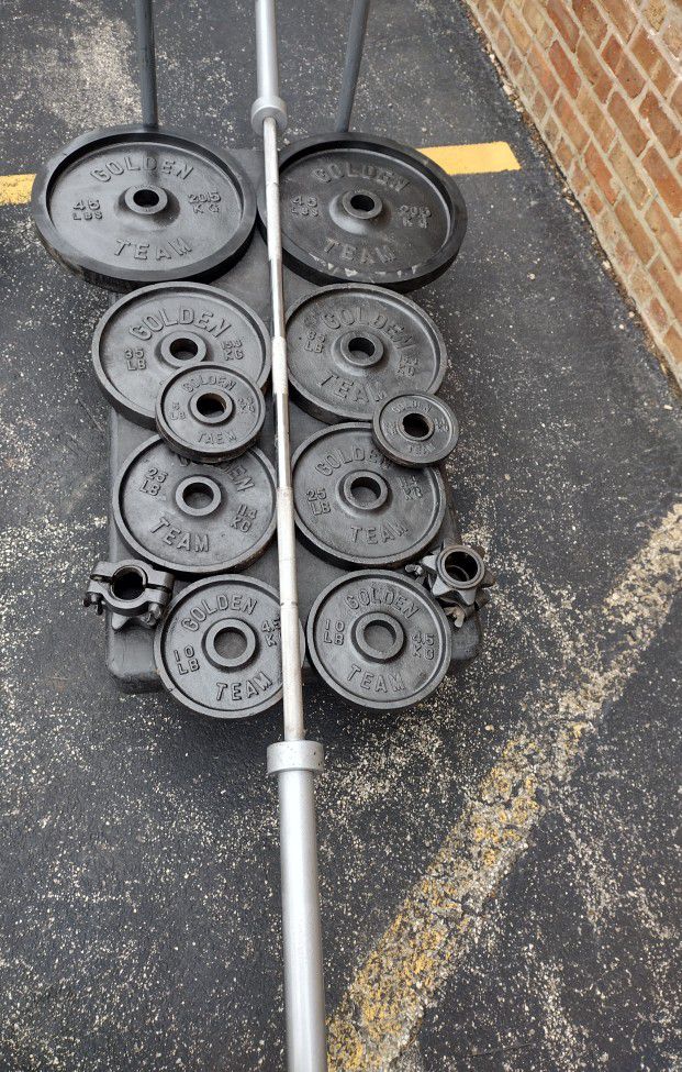 300 LB OLYMPIC WEIGHT SET ( EXCELLENT CONDITION & DELIVERY AVAILABLE TODAY)