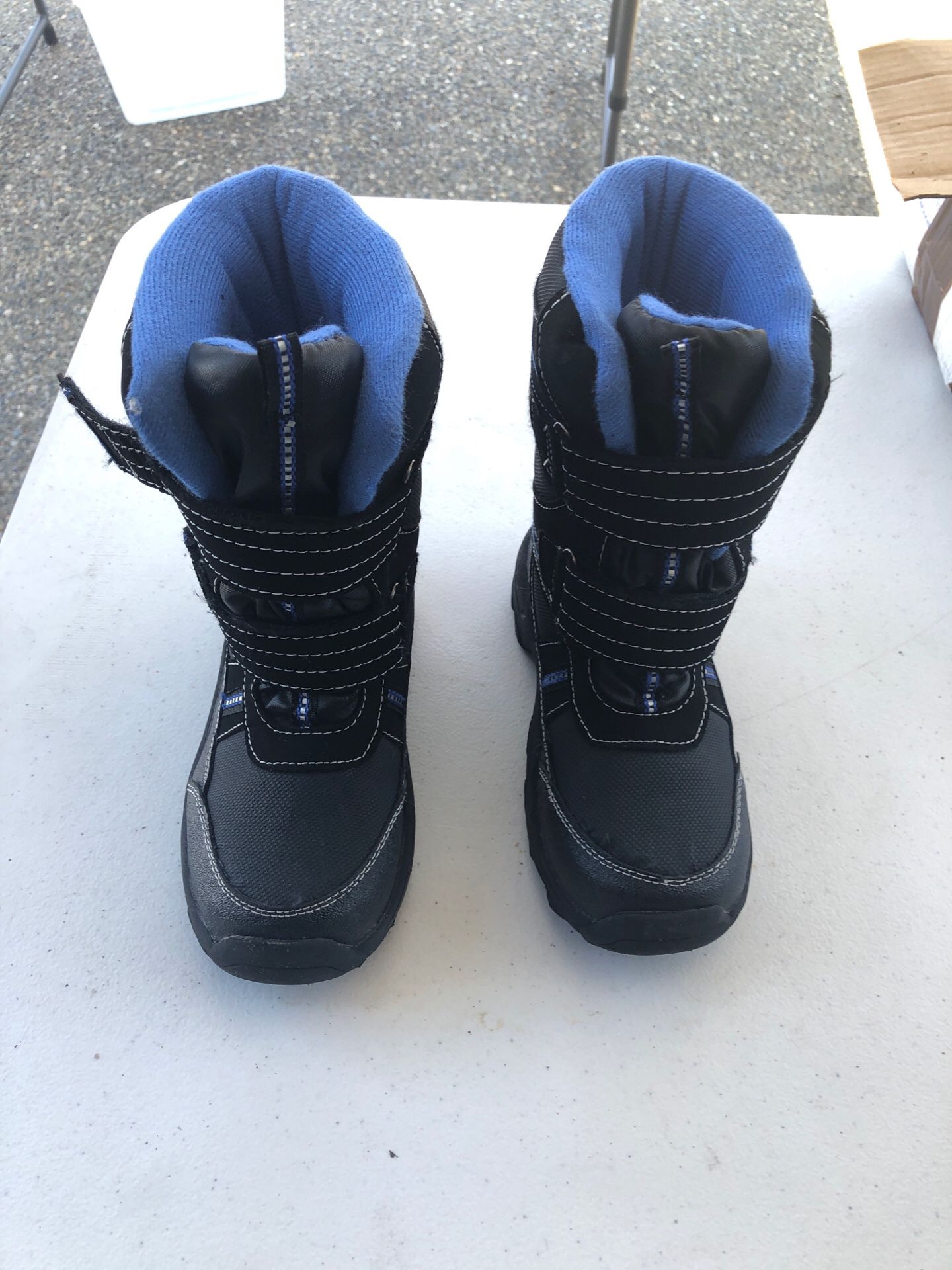 Kids snow boots size 13’s