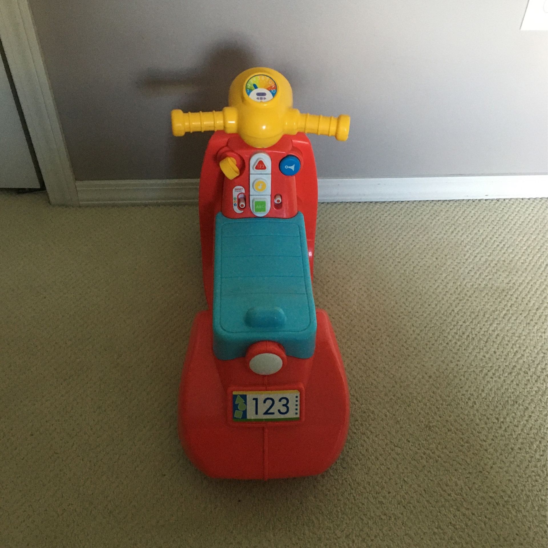 Fisher-Price Laugh & Learn Smart Stages Scooter