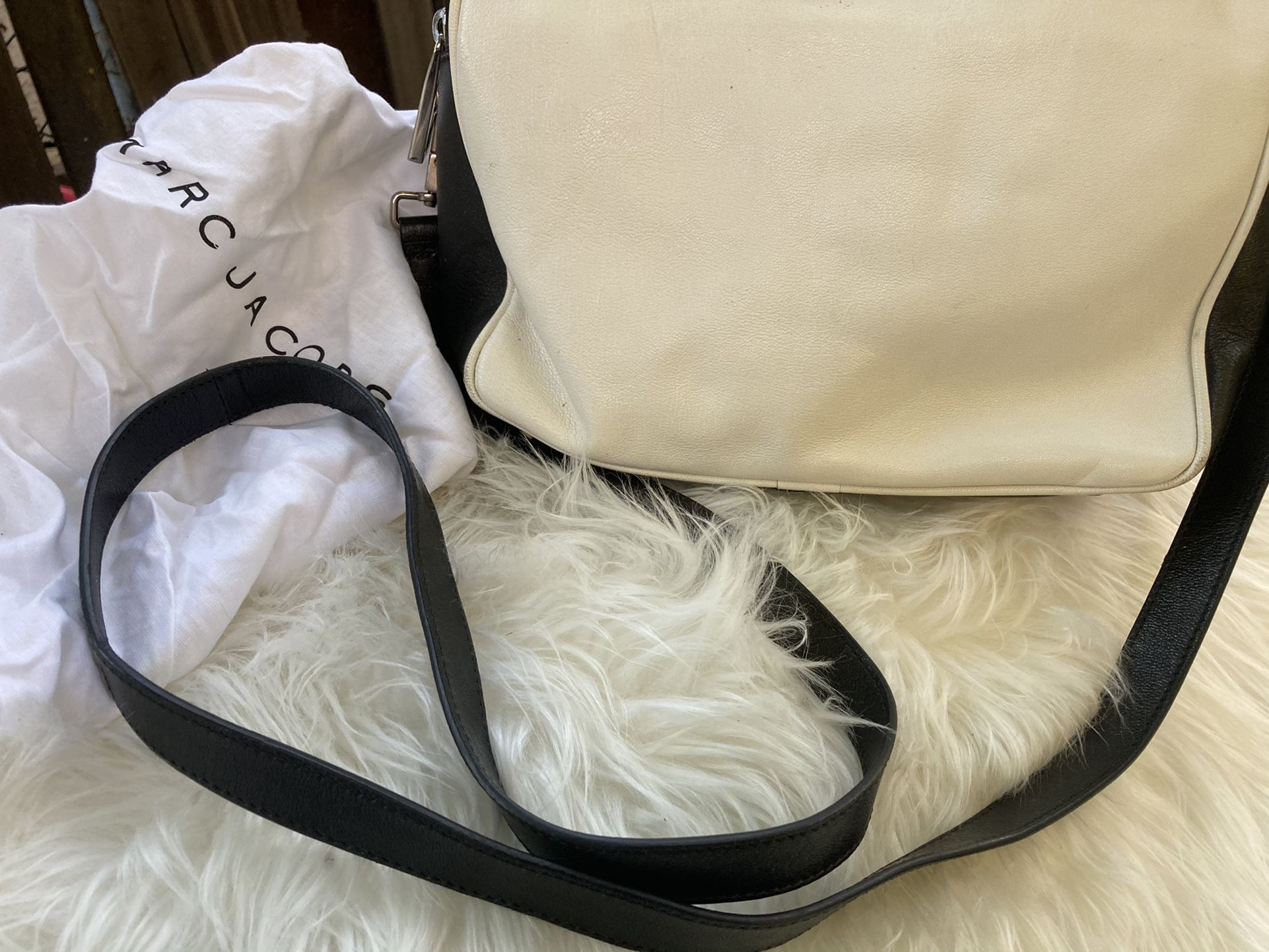 Marc jacobs Crossbody Like New!