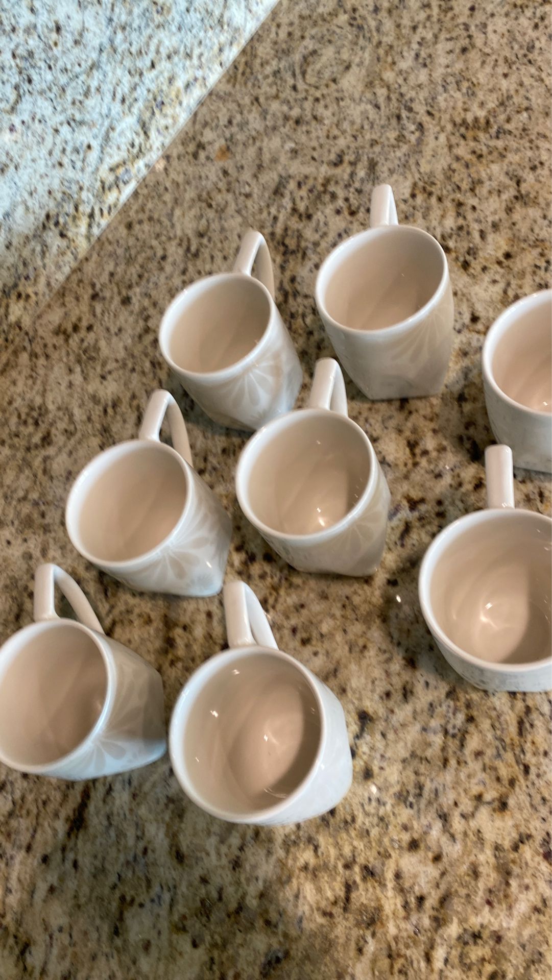 Tea/coffee cups/mugs