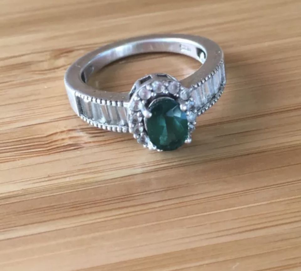 Women's Sterling Silver Lab Emerald Ring Marked 925