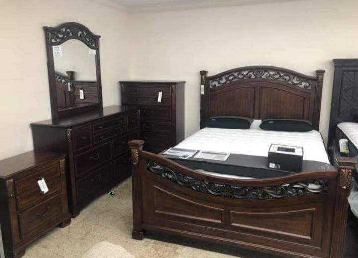 Best Deal - $39 Down👍Leahlyn Warm Brown Panel Bedroom Set