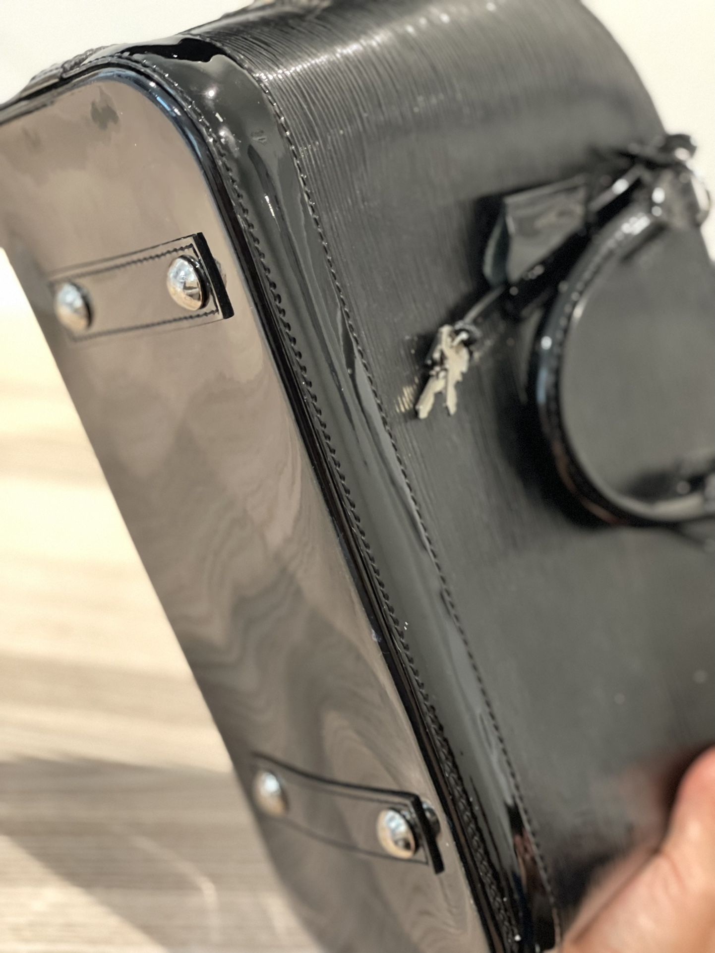 Louis Vuitton - Alma Bag